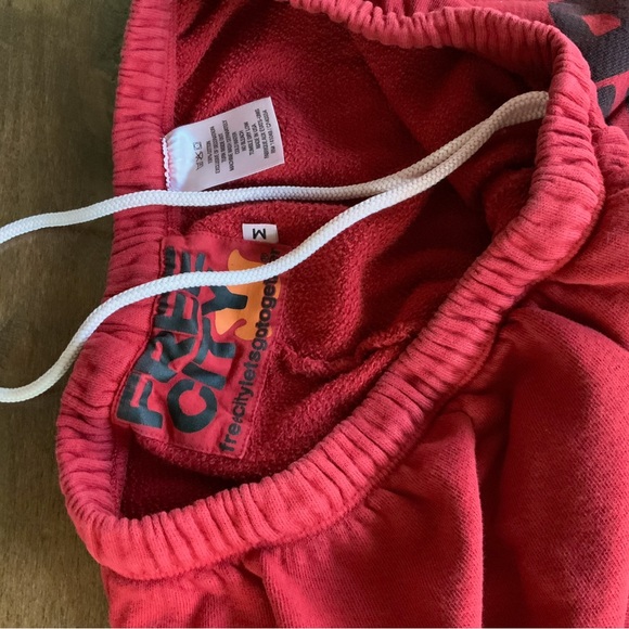 Free City Logo Classic Sweatpants - Picture 2 of 3